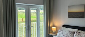 Modern Country Cottage only 5 minutes drive to Bridlington on site FREE parking