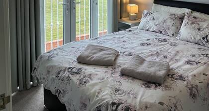 Modern Country Cottage only 5 minutes drive to Bridlington on site FREE parking