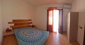 2 bedrooms, bed sheets - Holiday Home 'Casetta La Meridiana' with Sea View, Private Terrace and Air Conditioning (San Vito Lo Capo)