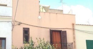 Exterior detail - Holiday Home 'Casetta La Meridiana' with Sea View, Private Terrace and Air Conditioning (San Vito Lo Capo)