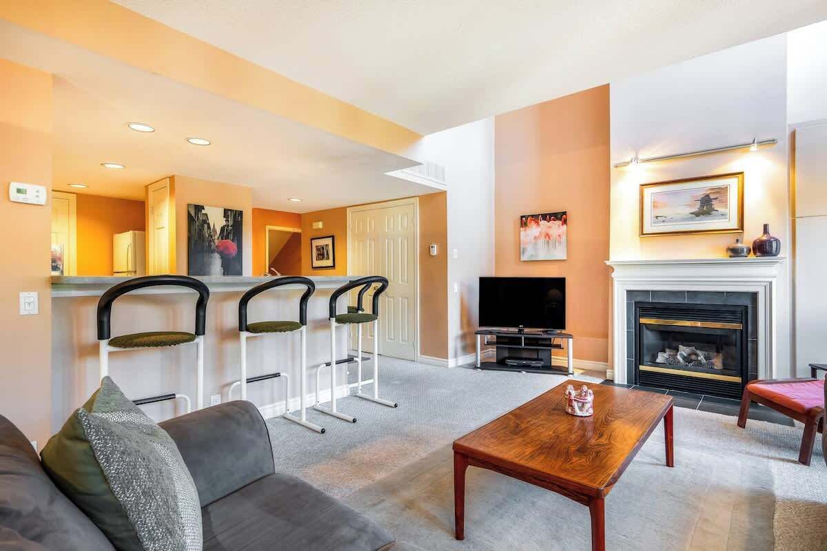 Télévision, cheminée