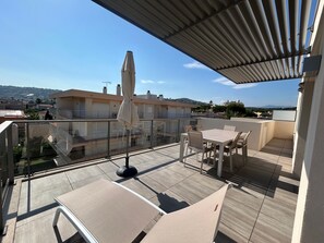 Outdoor dining - Voiles Blanches 133 by Avecoeur (Vallauris)