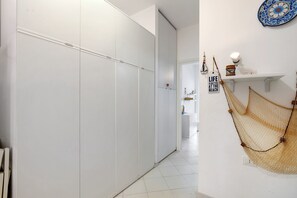 Interior - Casa Marygiò: Holiday Home with Private Terrace, Wi-Fi & Air Conditioning (San Vito Lo Capo)