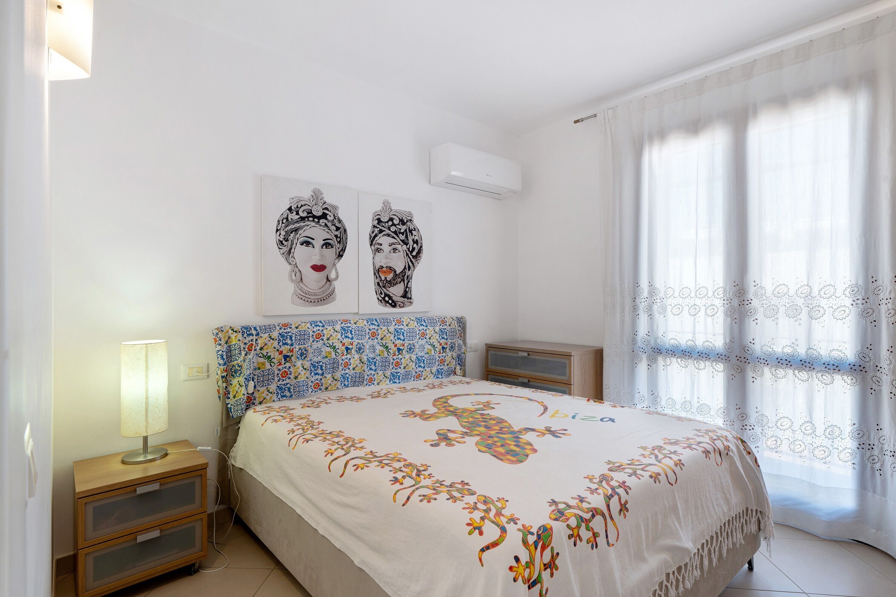 2 bedrooms, bed sheets