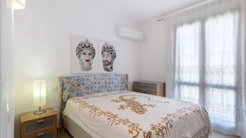 2 bedrooms, bed sheets