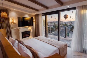 Deluxe Double Room, Balcony, City View | Egyptian cotton sheets, premium bedding, down comforters