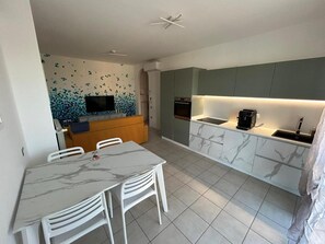 Dining - 'Ca'vio Beach Pool' Apartment with Shared Pool, Wi-Fi & Air Conditioning (Cavallino-Treporti)