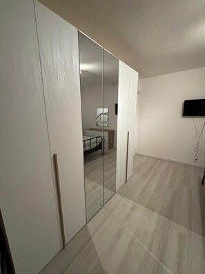 1 soverom, strykejern/-brett, wi-fi (inkludert) og sengetøy