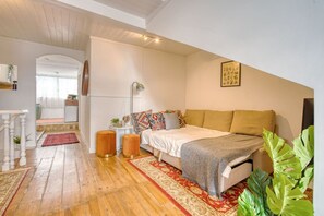 1 bedroom, desk, iron/ironing board, WiFi - Terrace Charming Century Apartment (Lisbon)