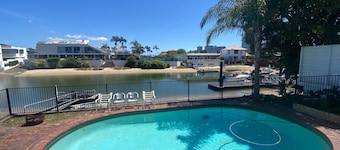 Exclusive Relaxation Room in Paradise Waters