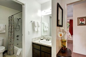 Standard House | Bathroom