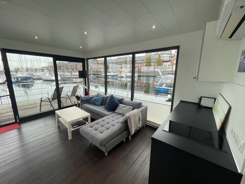 Hausboot Sonnenwelle mit Dachterrasse