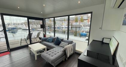 Hausboot Sonnenwelle mit Dachterrasse