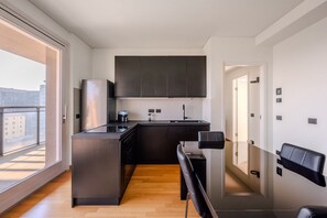 冰箱、微波炉、烤箱、炉灶