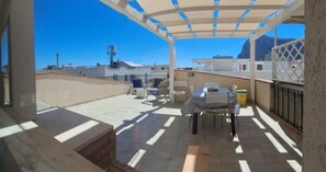 Outdoor dining - Casa Angolo Di Mare: Sea View, Wi-Fi and Air Conditioning in San Vito Lo Capo (San Vito Lo Capo)