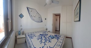 1 camera, Wi-Fi, lenzuola