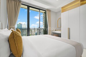 Apartment, 1 Bedroom, City View | Desk, laptop workspace, iron/ironing board, free WiFi - Hovin by Kozystay - Tebet (Jakarta)