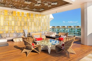 تناول الطعام بالخارج