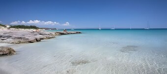 Apartment 'Spiaggia E Relax' with Private Terrace, Garden and Air Conditioning