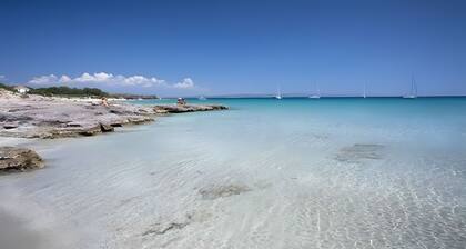 Apartment 'Spiaggia E Relax' with Private Terrace, Garden and Air Conditioning