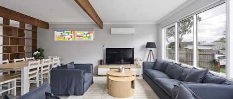 Apartment | Living room | Fireplace