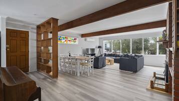 Apartment | Living room | Fireplace