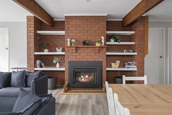 Apartment | Living room | Fireplace - Family Retreat With Fireplace and Garden Views (Melbourne)
