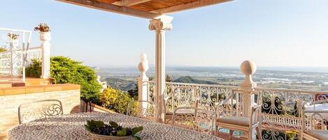 屋外ダイニングエリア