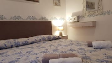 2 bedrooms, iron/ironing board, bed sheets