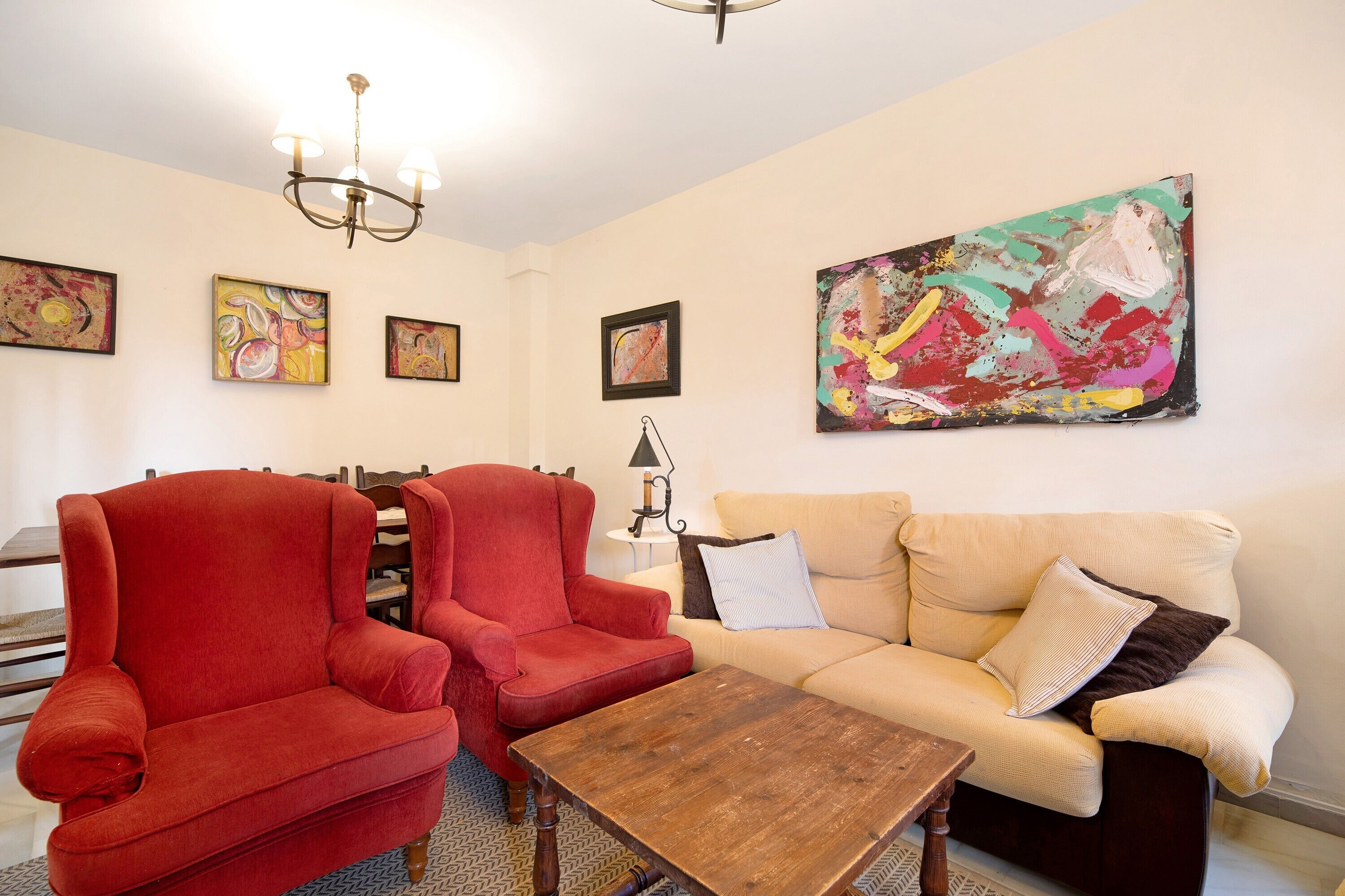 リビング エリア. Espiritu Santo Velero: House with Private Pool and Garden by the Beach