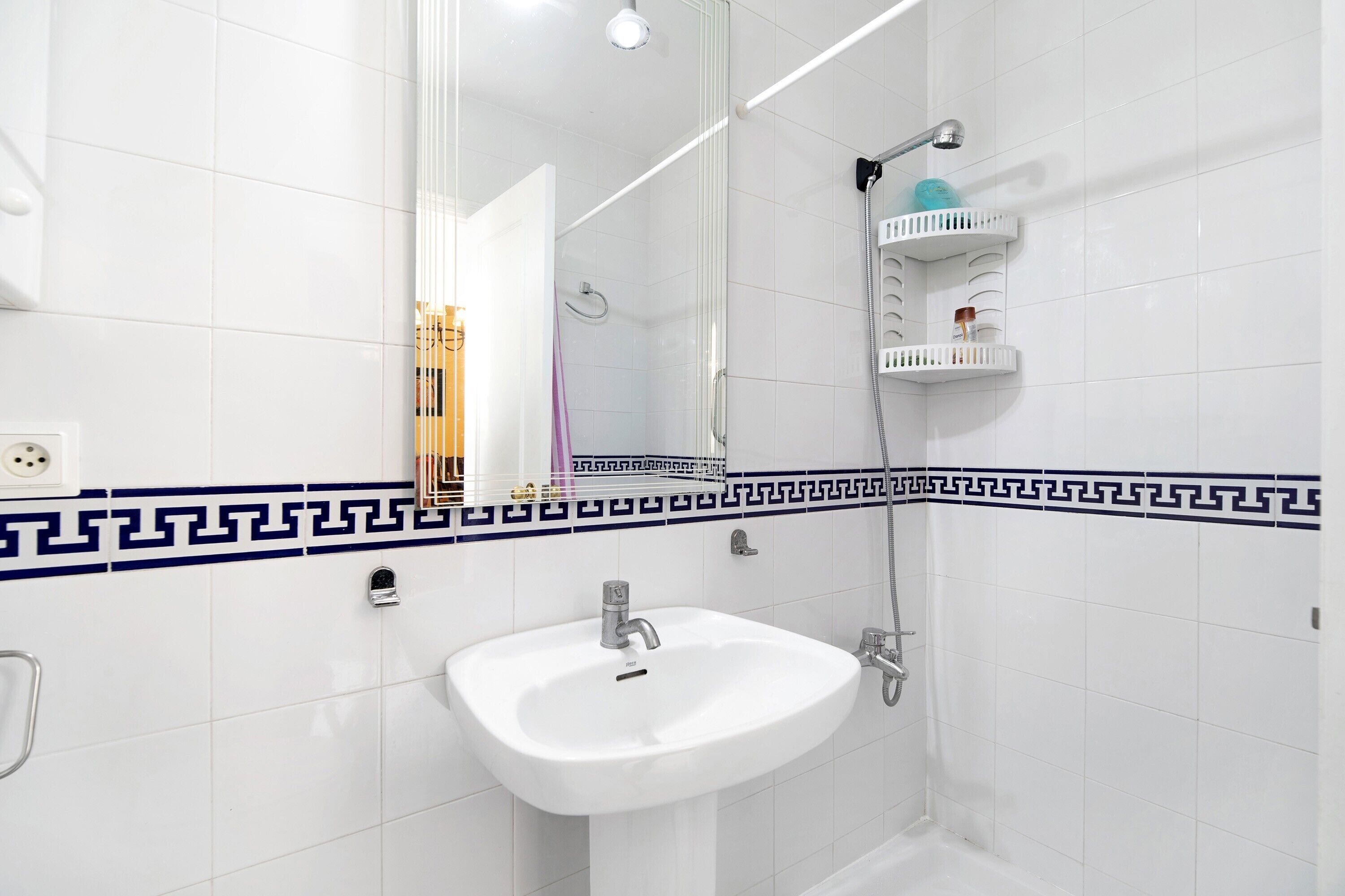 Shower, towels