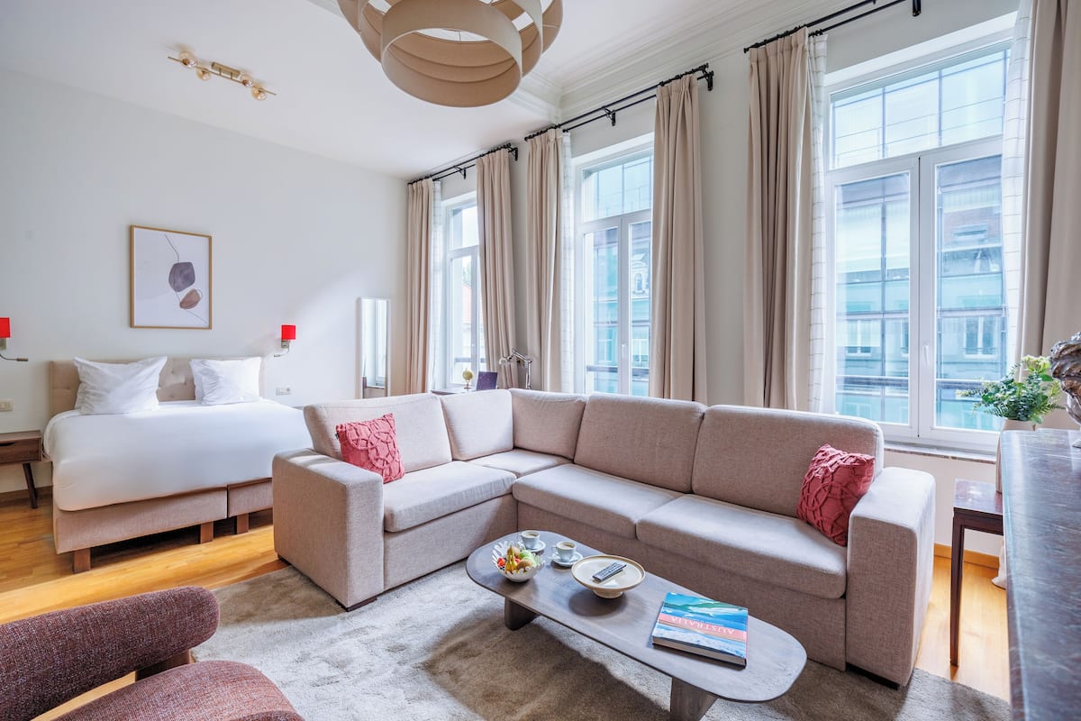 Iron/ironing board, free WiFi, bed sheets