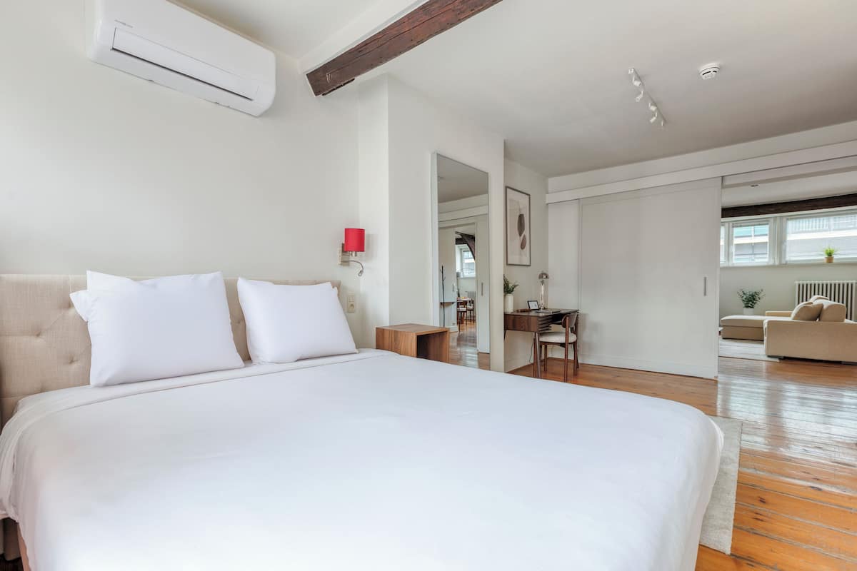 Iron/ironing board (on request), WiFi (free), bed sheets