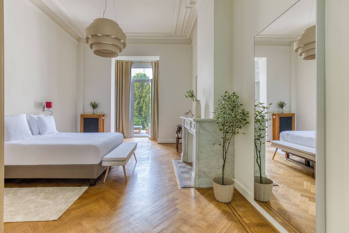 Iron/ironing board (on request), WiFi (free), bed sheets