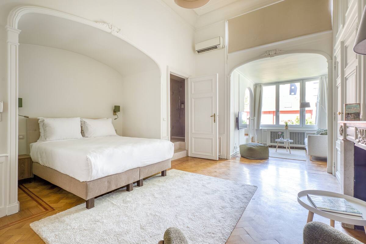 Iron/ironing board (on request), WiFi (free), bed sheets