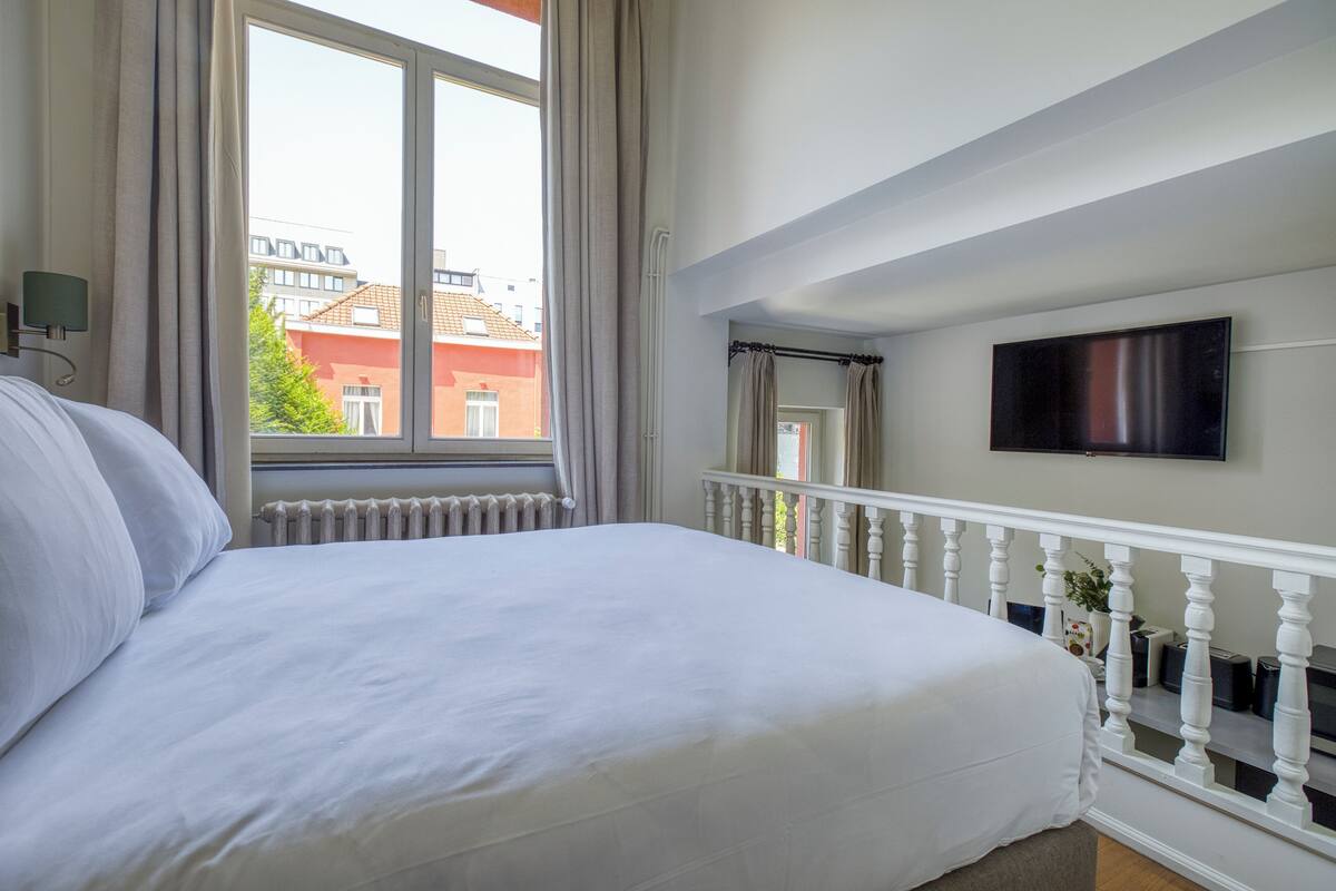 Iron/ironing board (on request), WiFi (free), bed sheets