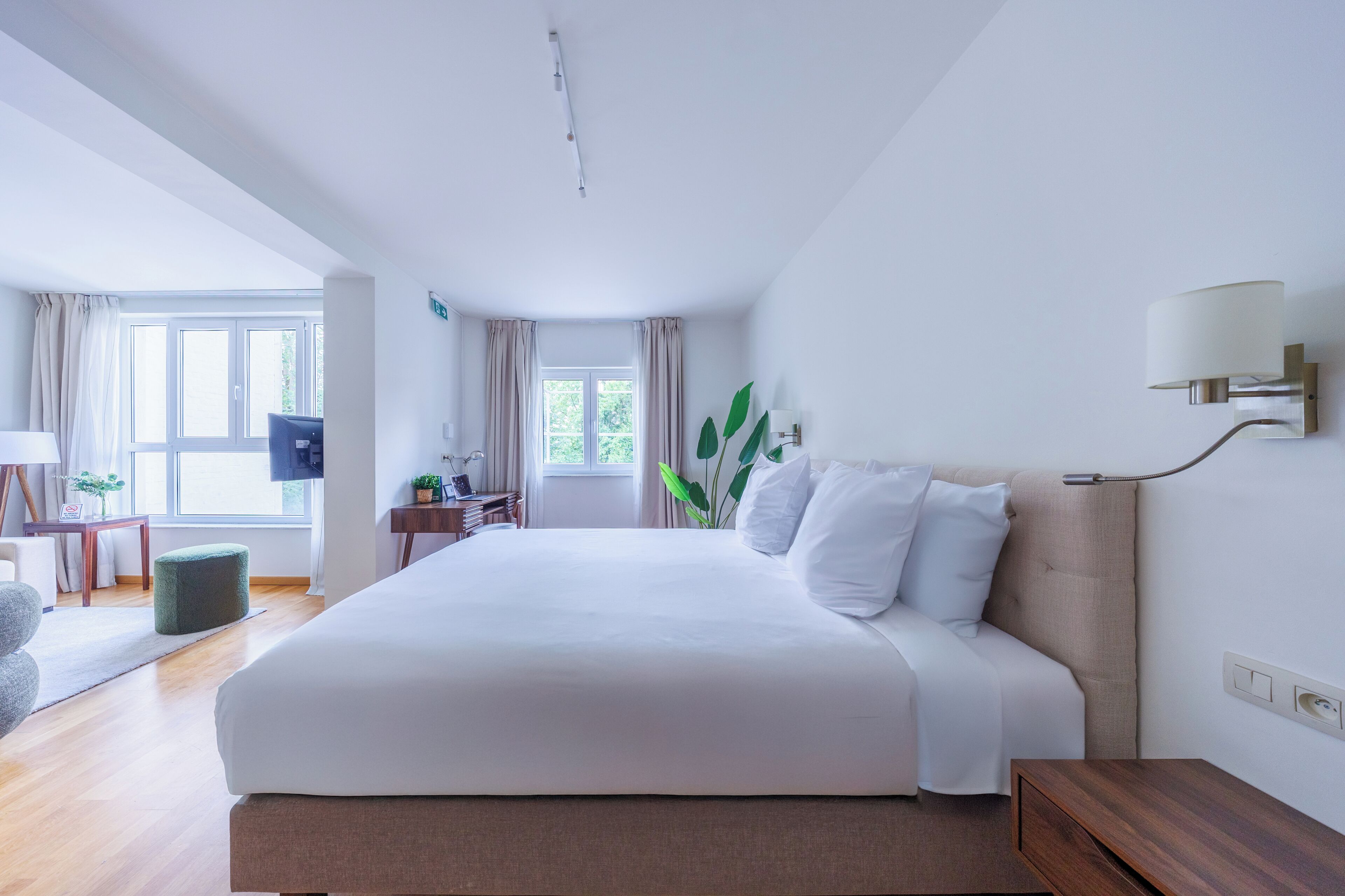 Iron/ironing board, free WiFi, bed sheets