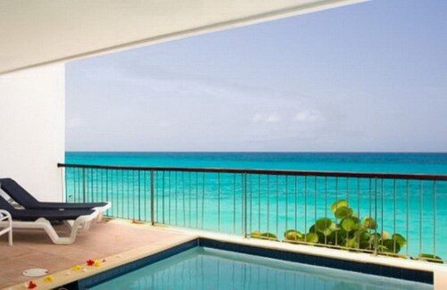 Waterfront luxury villa in Saint-Martin