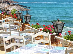 Apartamento, 2 quartos, sacada, vista para o oceano | Fachada