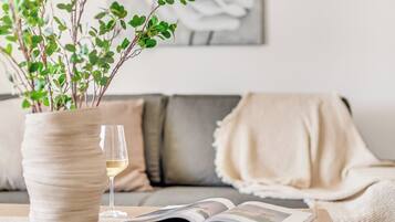 Apartment, 1 Bedroom, Balcony, Ocean View | Living room