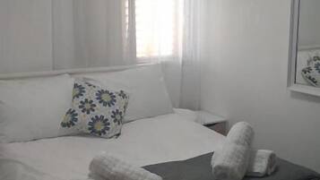 Appartamento, vista giardino | Insonorizzazione, ferro/asse da stiro, Wi-Fi gratuito