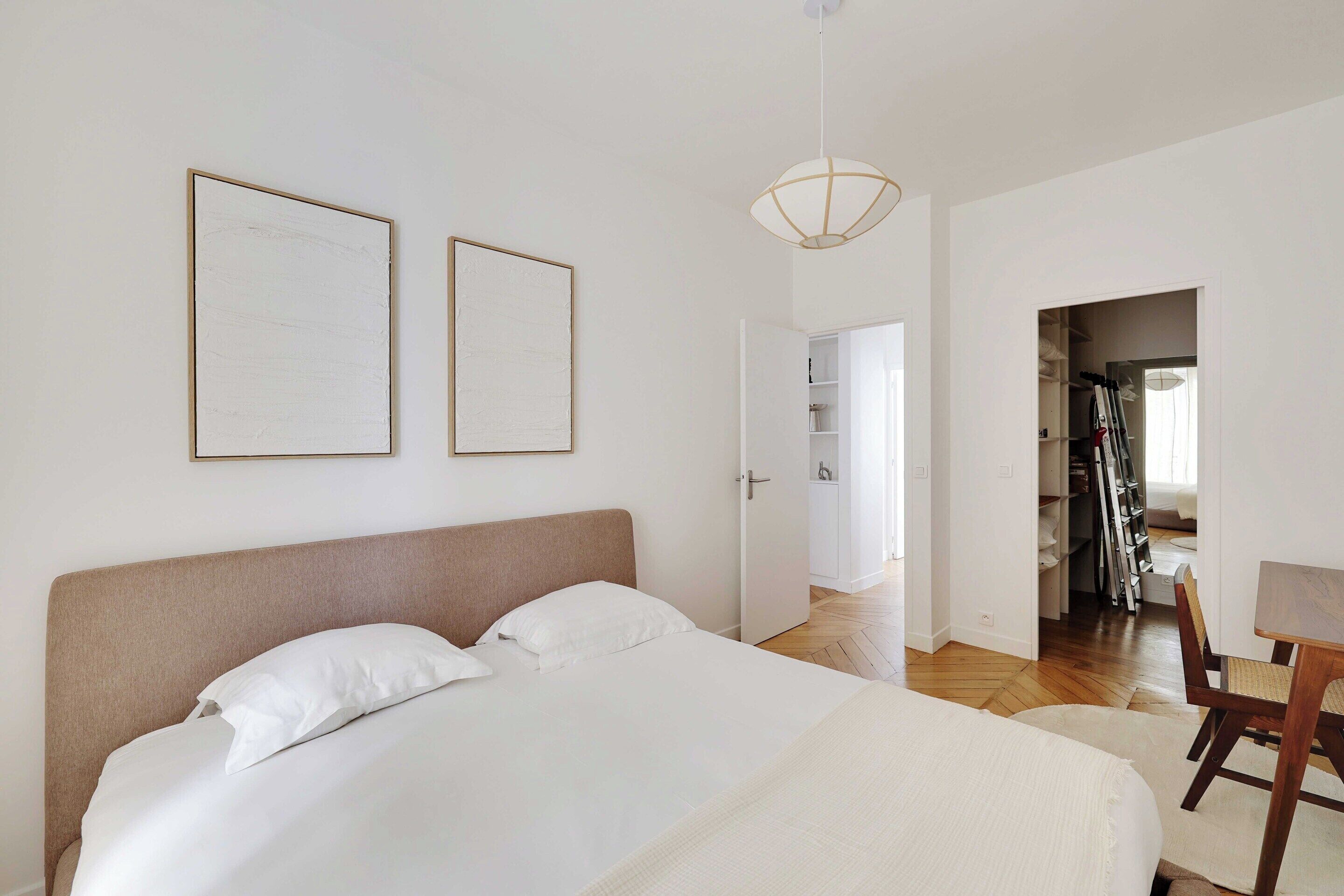 3 habitaciones y espacio para trabajar con laptop 