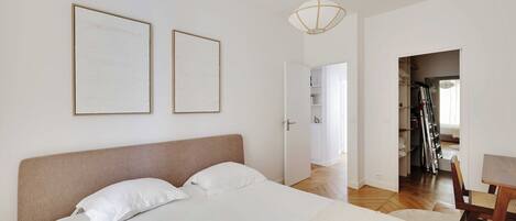 Leilighet | 3 soverom, skrivebord for bærbar PC, strykejern/-brett og sengetøy