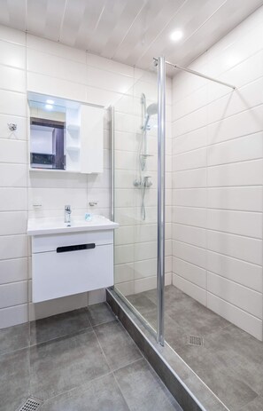 Dusche, Haartrockner, Handtücher, Seife