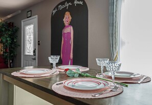 Dining - That Marilyn House - 2 Blocks to Main! (Fredericksburg)