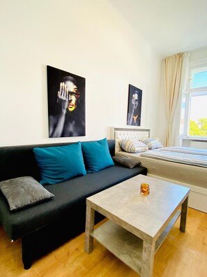 Basic Apartment | Iron/ironing board, free WiFi - Comfortable 5BR Stay Near Westbahnhof (Vienna)