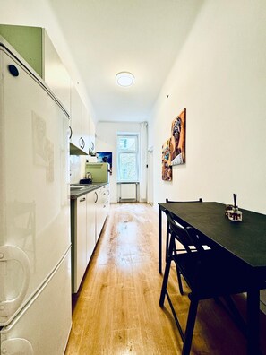 베이직 아파트 | 전용 주방 | 냉장고, 오븐, 쿡탑, 조리 도구/접시/주방 기구