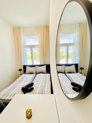 Basic Apartment | Iron/ironing board, free WiFi - Comfortable 5BR Stay Near Westbahnhof (Vienna)
