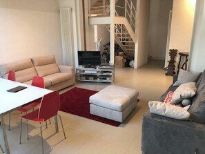 TV, stereo - Gorgeous new Loft in the center, just a few minutes walk from the sea (Senigallia)