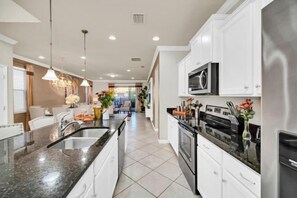 Room - 6 Br, 4 BA Home Sleeps 14! WW103 (Kissimmee)